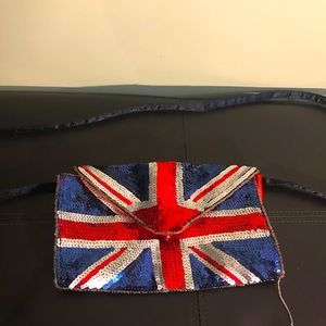 Atmosphere- London, Clutch